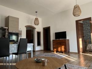 a living room with a table and a tv at Casa Alfa in Castelsardo