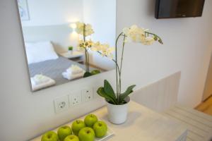 Postel nebo postele na pokoji v ubytování Harmony Bay Hotel