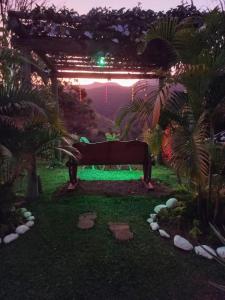 Aconchego Itaipava外面的花园