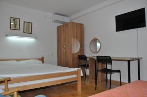 SMEŠTAJ SOLARIS kod Aqua Parka Studio Apartmani tesisinde bir odada yatak veya yataklar