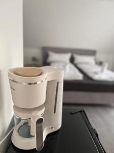 a food processor sitting on top of a counter at FRIESENHÜTTE NORDDEICH in Norddeich