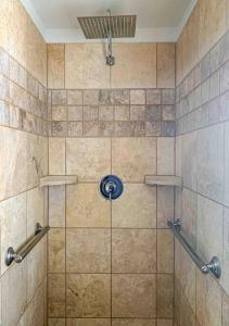 a shower with two shelves in a shower stall at Riverwalk Retreat: Spacious, Hot tub, near Autzen in Springfield