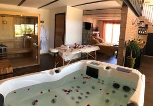 Zdjęcie z galerii obiektu L'épique, le gîte romantique d'exception w mieście Fons-outre-Gardon