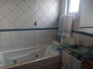 Ένα μπάνιο στο Carapacho Rooms