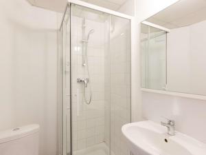 Bagno di Hôtel F1 Reims Tinqueux