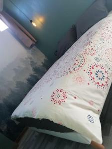 Postel nebo postele na pokoji v ubytování Dormir à l'usine Loft industriel Atypique
