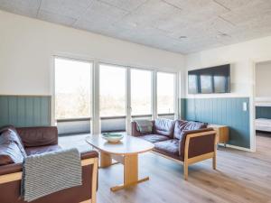 Ruang duduk di 8 person holiday home in Tarm