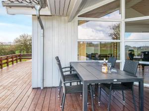 Una mesa negra y sillas en una terraza. en 6 person holiday home in Nordborg, en Nordborg