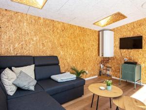 Posezení v ubytování 5 person holiday home in Glesborg
