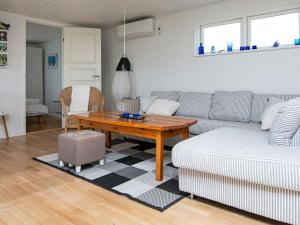 Et opholdsområde på 6 person holiday home in Odder