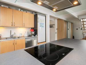 Kuchyň nebo kuchyňský kout v ubytování Holiday home Otterup XXII