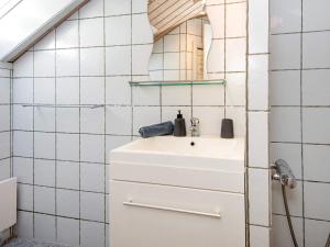 Ванна кімната в Holiday home Oksbøl LXXXIII