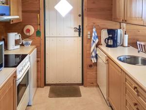 Kuchyň nebo kuchyňský kout v ubytování Holiday home Hadsund CVIII