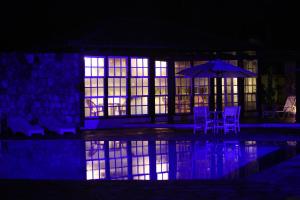Bazén v ubytování Villas De Paraty nebo v jeho okolí