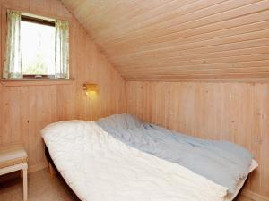 Postel nebo postele na pokoji v ubytování 6 person holiday home in Ulfborg