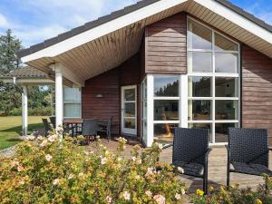 Zahrada ubytování Three-Bedroom Holiday home in Vrådal