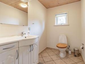 Koupelna v ubytování Three-Bedroom Holiday home in Vrådal + 20 fotografií