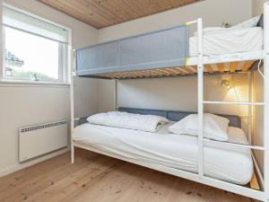 Postel nebo postele na pokoji v ubytování Three-Bedroom Holiday home in Vrådal