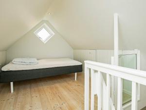 een slaapkamer op zolder met een bed en een raam bij 4 star holiday home in Skagen in Skagen