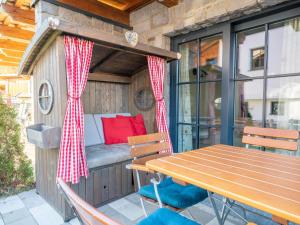 Patio lub wspólna przestrzeń na świeżym powietrzu w obiekcie Green Garden Lodge B3