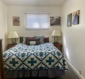 Postel nebo postele na pokoji v ubytování Greybull Motel