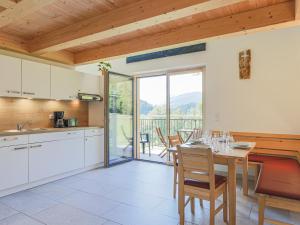 A kitchen or kitchenette at Haus Rabl Dan