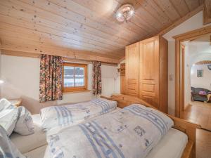 A bed or beds in a room at Weberhof Top 5