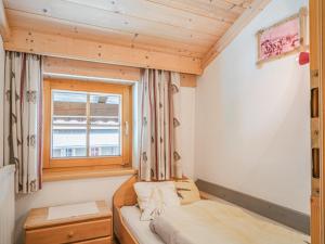 A bed or beds in a room at Weberhof Top 5