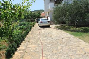 Zahrada ubytování Apartments by the sea Nevidjane, Pasman - 8273