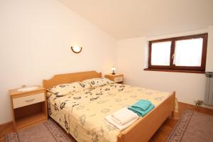 Postel nebo postele na pokoji v ubytování Apartments by the sea Nevidjane, Pasman - 8273