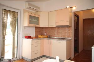 Kuchyň nebo kuchyňský kout v ubytování Apartments by the sea Nevidjane, Pasman - 8273 + 28 fotografií