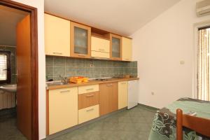 Kuchyň nebo kuchyňský kout v ubytování Apartments by the sea Nevidjane, Pasman - 8273