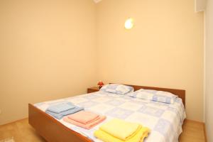 Postel nebo postele na pokoji v ubytování Apartments by the sea Nevidjane, Pasman - 8273