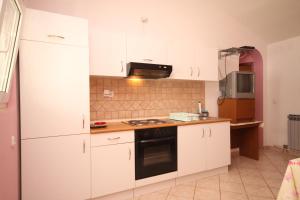 Kuchyň nebo kuchyňský kout v ubytování Apartments by the sea Nevidjane, Pasman - 8273