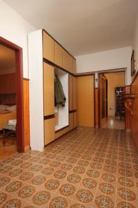 Postel nebo postele na pokoji v ubytování Apartments by the sea Kali, Ugljan - 8246