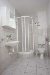Kúpeľňa v ubytovaní Apartment Vis 8448a