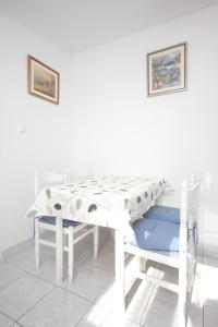 Posedenie v ubytovaní Apartment Vis 8448a