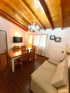 a living room with a couch and a dining room table at Hermosa Casa en el corazón de Chacras de Coria in Chacras de Coria