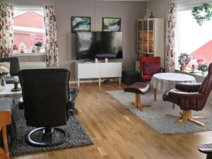 TV a/nebo společenská místnost v ubytování 6 person holiday home in Olderdalen