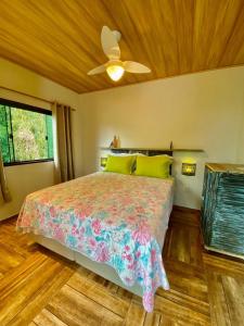 Postel nebo postele na pokoji v ubytování Casa aluguel Abraão ilha grande 4,Ar