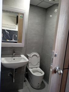 Koupelna v ubytování Studio Condo close to MRT on 12 Floor in Hua mak