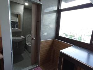 Ванная комната в Studio Condo close to MRT on 12 Floor in Hua mak