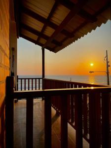 Rõdu või terrass majutusasutuses Samana Hostal, Puerto Engabao