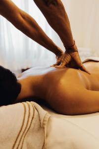 a man getting a back massage from a therapist at Hurricane Jeri in Jericoacoara