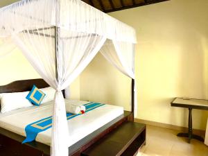 Katil atau katil-katil dalam bilik di Lakromo Amed Homestay