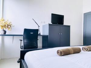 Postel nebo postele na pokoji v ubytování Ameera Patra Kuningan