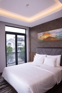 Giường trong phòng chung tại The Malibu Hotel Saigon