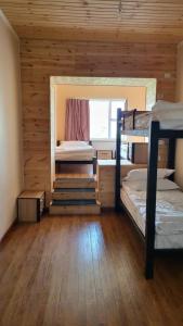 Kharkhorin hostel客房内的一张或多张床位
