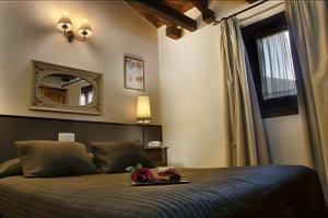 A bed or beds in a room at Hostal Alfonso XII