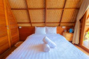Postel nebo postele na pokoji v ubytování Segara Camp Kintamani